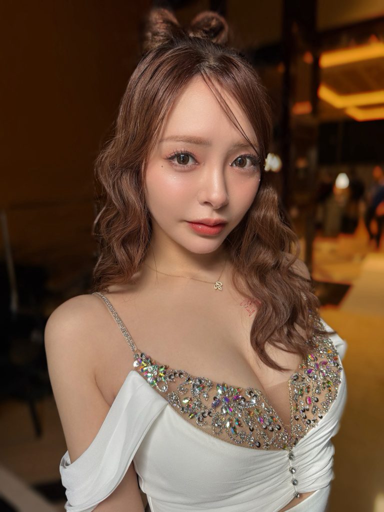 G2AyiutasAAmR8--scaled