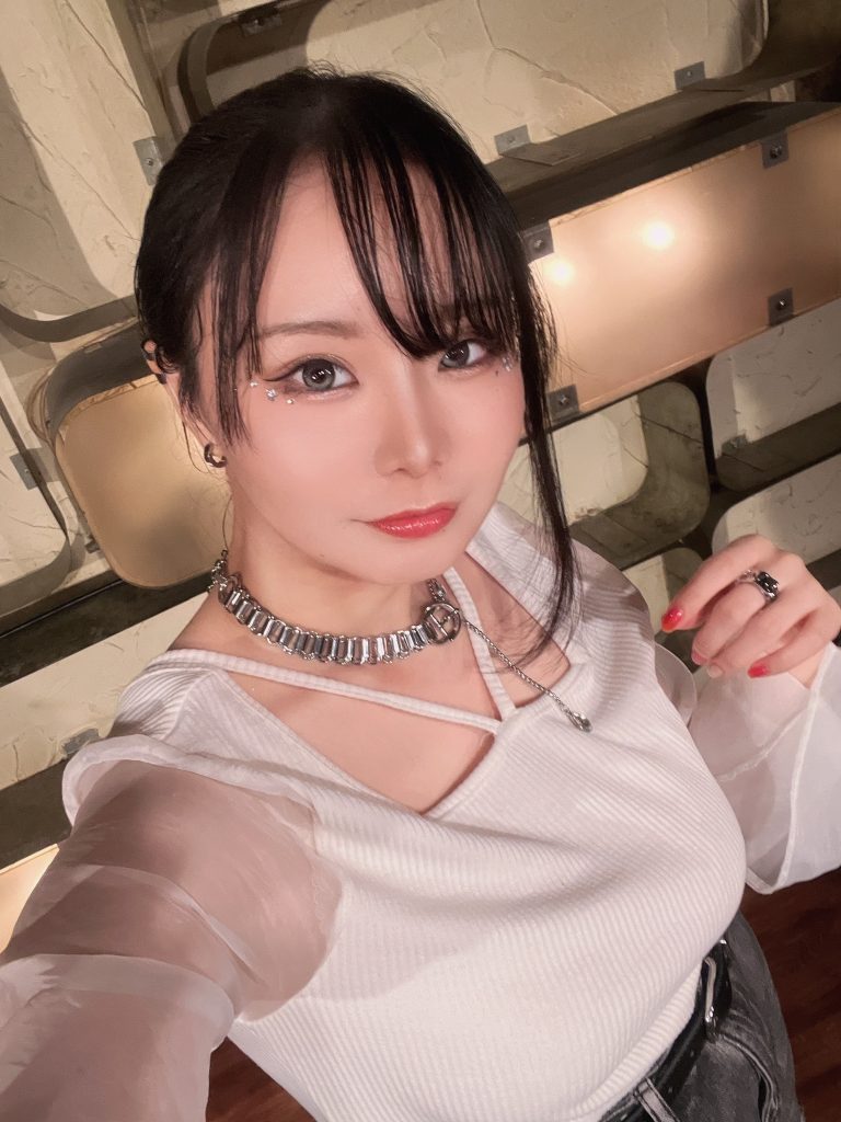 Gy_4dMQaoAAQOL4-1-scaled